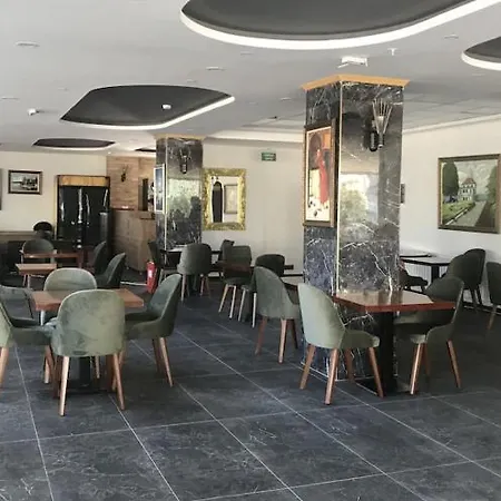 Zeynel Boutique לינה וארוחת בוקר אנטליה